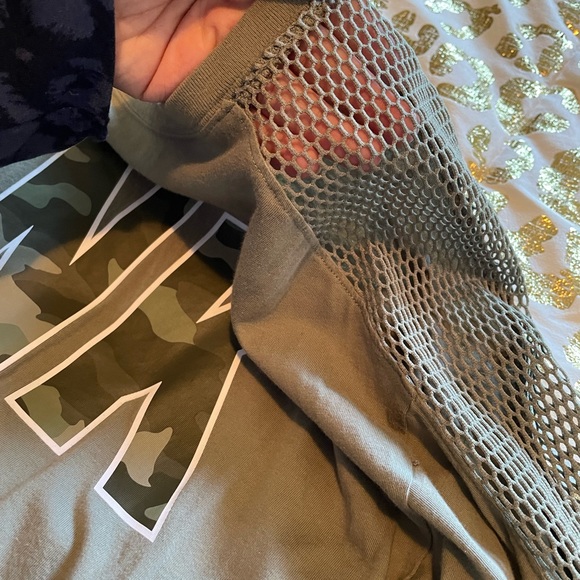 Army green PINK shirt (SOLD) - Picture 4 of 4